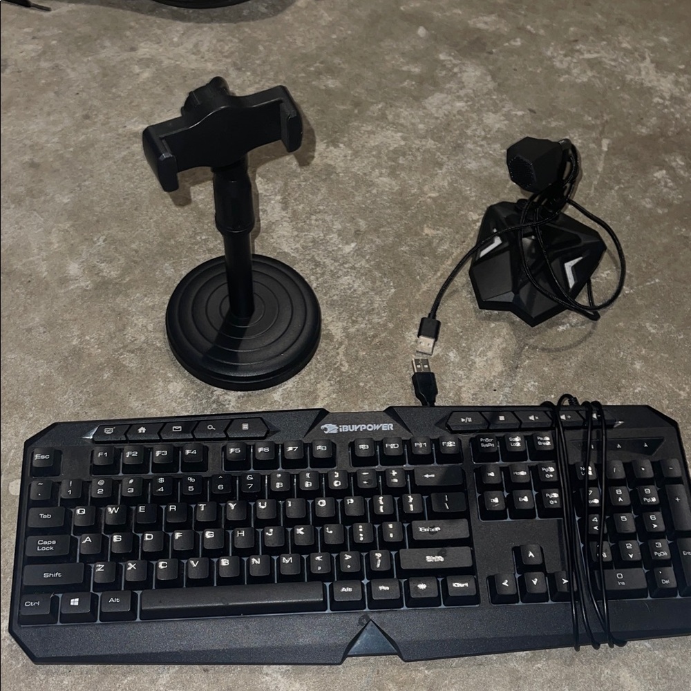 iBUYPOWER Black Gaming Keyboard and Stand